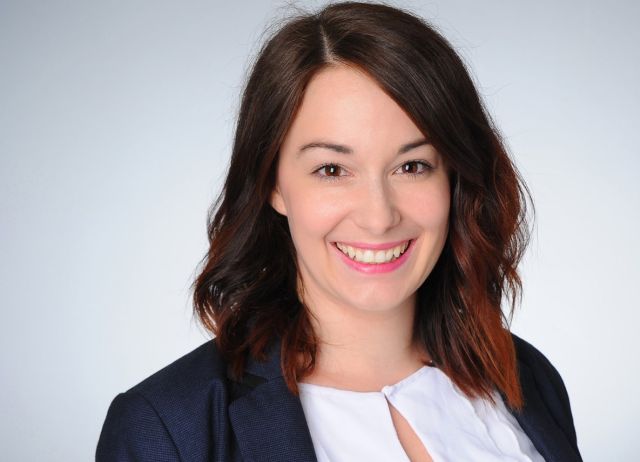 Porträtfoto Dr. Anne Wolf