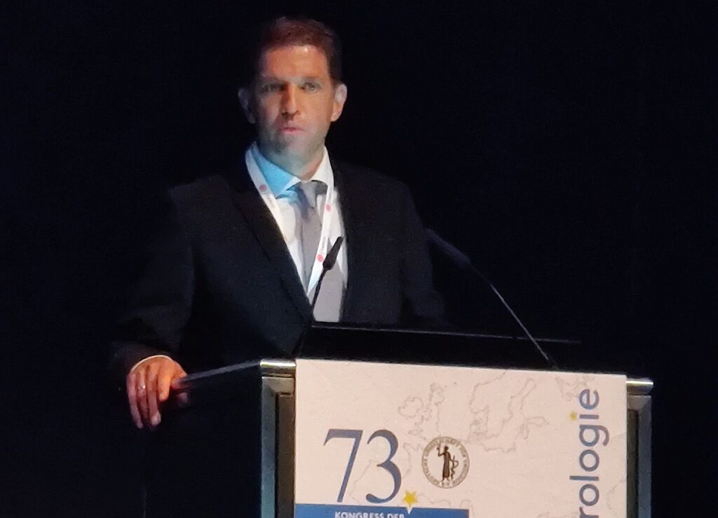 Uretersteine:  Dr. Armin Secker rät bei bestimmten Umständen zu einem abwartenden Verhalten und einer engen Überwachung bei der Behandlung von Uretersteinen. (Foto © Reimann) 