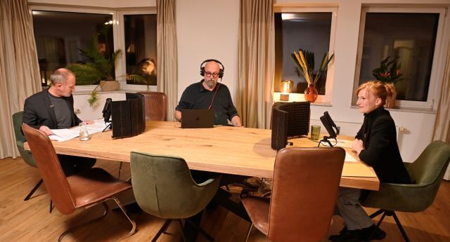 Produktion des Podcasts in einem Büro