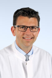 Bildunterschrift: Prof. Matthias Saar übernahm am 1. September 2021 die Klinik für Urologie der RWTH Aachen. (Foto © RWTH Aachen)