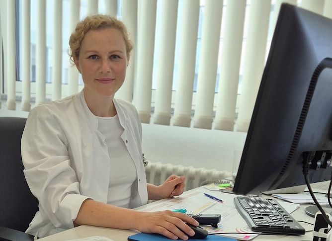 Dr. med. Stephanie Schirrmacher ist die neue Chefärztin der Urologischen Klinik am Südharz-Klinikum in Nordhausen (© Südharz-Klinikum)