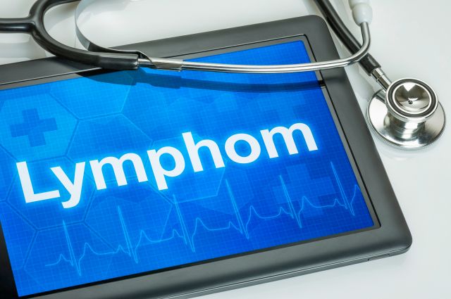 Auf dem Display des Tablets wird die Lymphon-Diagnose angezeigt.