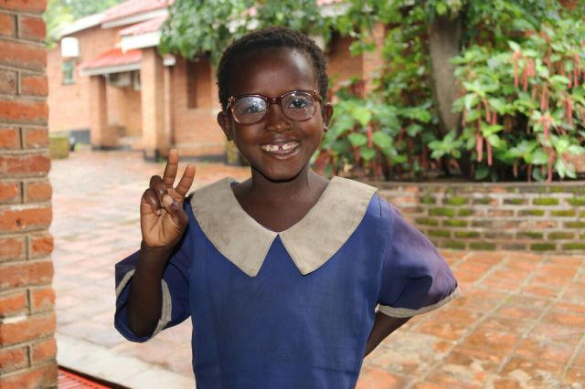 Fröhliches afrikanisches Mädchen