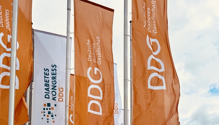 DDG-Fahnen vor dem CityCube in Berlin