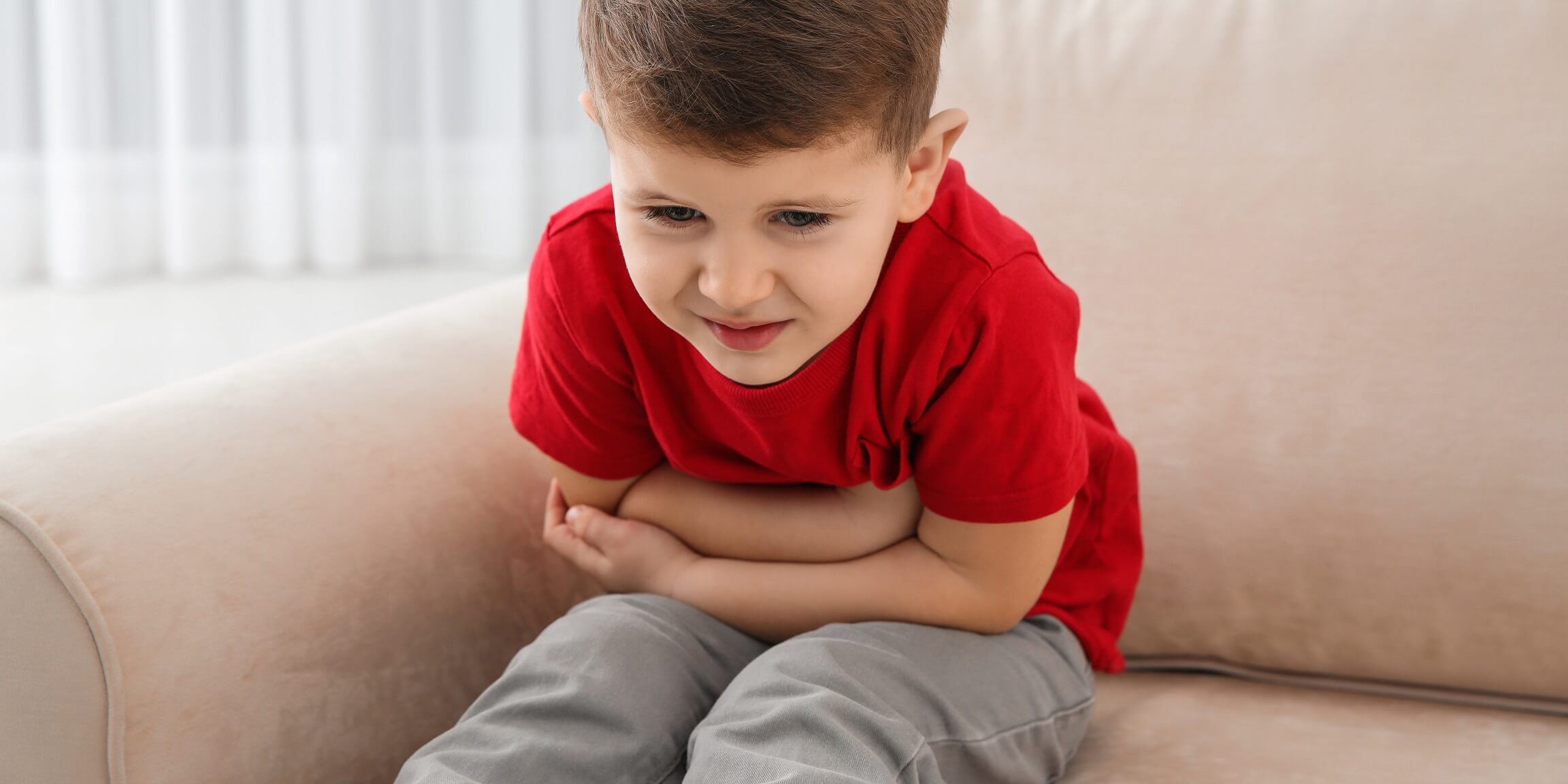 Junge mit Gastroenteritis und Bauchschmerzen