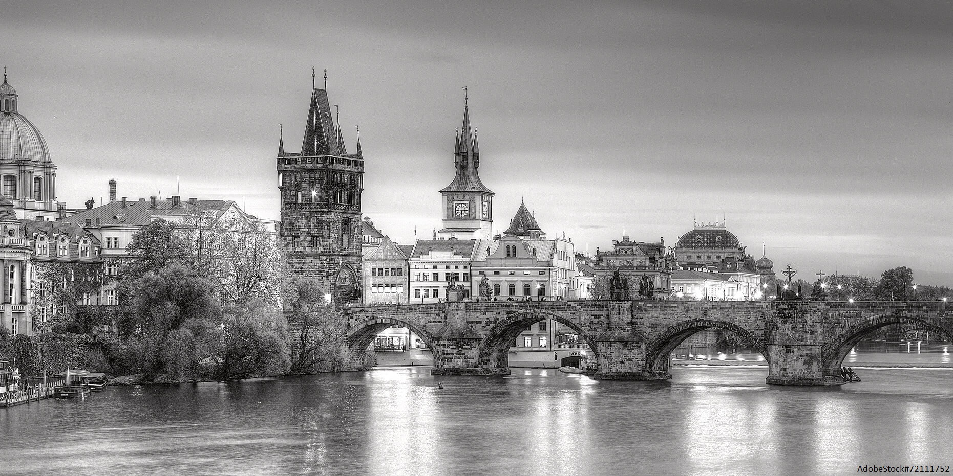 Prager Karlsbrücke in schwarz-weiß