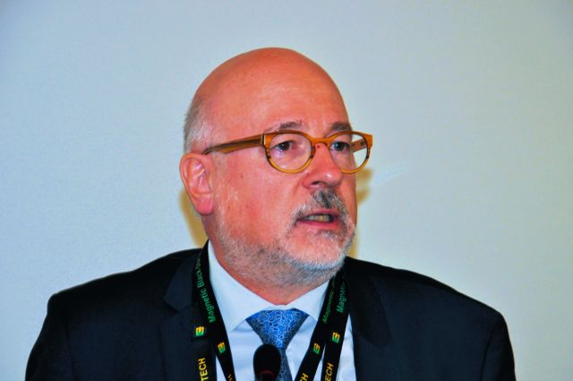 Mit dem Gang nach Karlsruhe droht Virchowbund-Chef Dr. Dirk Heinrich im Fall von Termin-Zwangsmaßnahmen für GKV-Patienten. (Foto: Runkel)