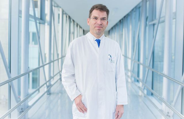 Nach 14 Jahren als Direktor der Klinik für Urologie, Uroonkologie, robotergestützte und fokale Therapie am Universitätsklinikum Magdeburg leitet Prof. Martin Schostak nun eine eigene medizinische Firma in Berlin. (Foto: Universitätsklinikum Magdeburg)