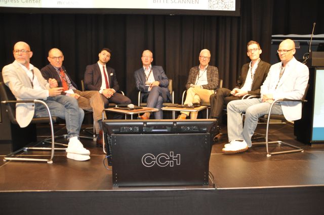 Die Zukunft der Patientensteuerung diskutierten der Berliner Allgemeinarzt Dr. Sven Schellberg; DGU-Generalsekretär Prof. Max Burger, Nadim Moharam, BvDU-Präsident Dr. Axel Belusa, BvDU-Landeschef Dr. Michael Rug, AOK-Vorstandsreferent Maurice Brühl sowie KVSH-Vorstandsmitglied Dr. Alexander Paquet. (Foto: Runkel)