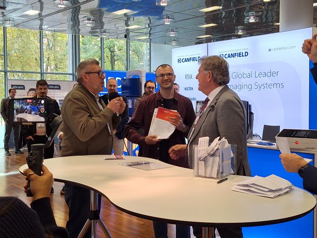 Michael Dietl, Verlagsleiter mgo-medizin, bei der Preisübergabe; Quelle: Redaktion