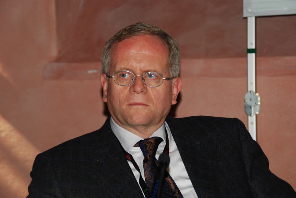 Prof. Michael Stöckle leitet nach seiner Emeritierung in Homburg die Sektion „Robotische Chirurgie“ in Marburg. (Foto: Runkel)

