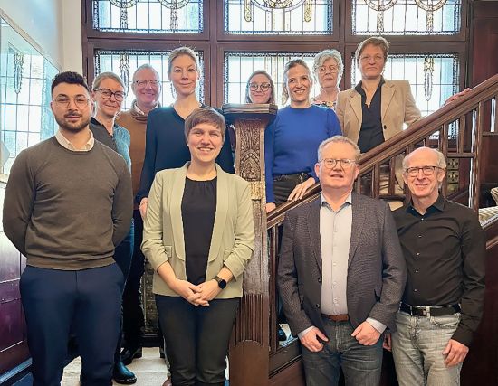 Abb.: Teilnehmende des 1. Worskhops der AG Nachhaltigkeit und Ökonomie in der DGU-Geschäftsstelle in Berlin: Dr. Nadim Moharam, Dr. Sandra Seseke, Dr. Holger Borchers, Dr. Grit Mareike Ahlers (Prof. Bruhn & Partner AG, Basel), Sandra Bischoff, Melissa Schmölzing, Daniela Hery (Fraunhofer Institut für Experimentelles Software Engineering IESE), Sabine Blümel, Dr. Christian Eggersmann, Dr. Carla Schwenke, Prof. Bernd Wullich (v. l. n. r.)