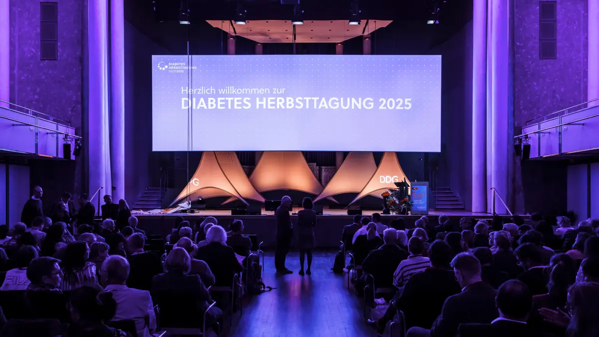 Blick in die Kongresshalle zur Veröffnungsveranstaltung der Herbsttagung 2025