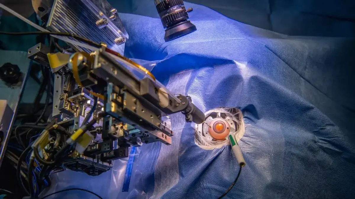 OP-Roboter setzt IVOM.