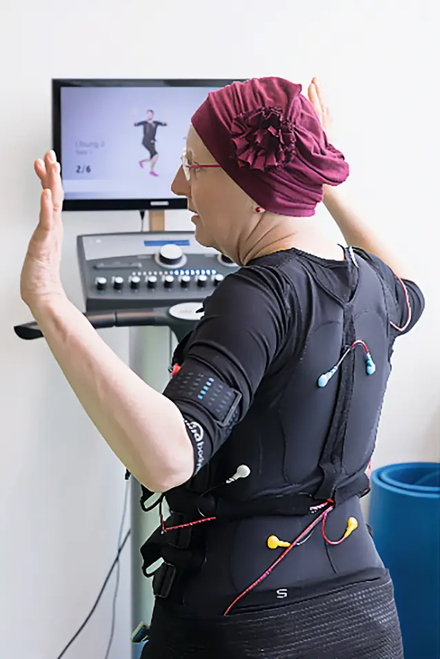 Abb. 3: EMS-Training im Hector-Center für Ernährung, Bewegung und Sport des Uniklinikums Erlangen.