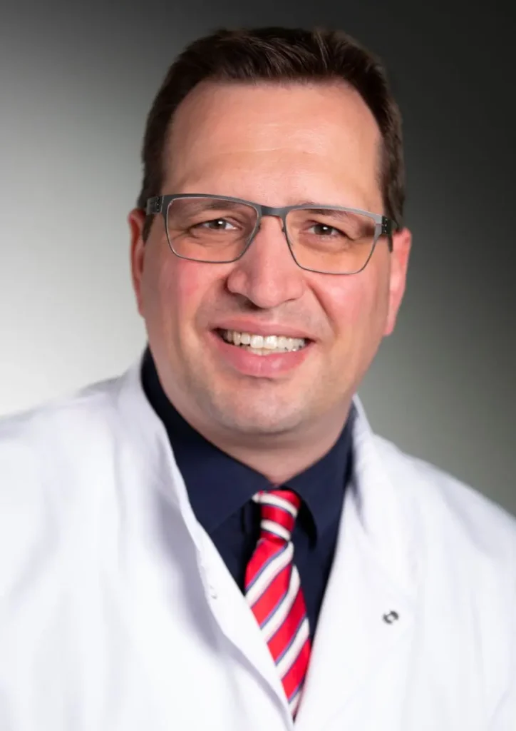 Ab sofort unter einem Dach: Prof. Maurice Stephan Michel (oben), Direktor der Klinik für Urologie und Urochirurgie der Universitätsmedizin Mannheim und Prof. Dr. med. Dr. phil. Johannes Huber, Direktor der Urologischen Universitätsklinik (Urologie, Kinderurologie und Poliklinik) des Universitätsklinikums Heidelberg. (Fotos: DGU/Klinikverbund Heidelberg-Mannheim)