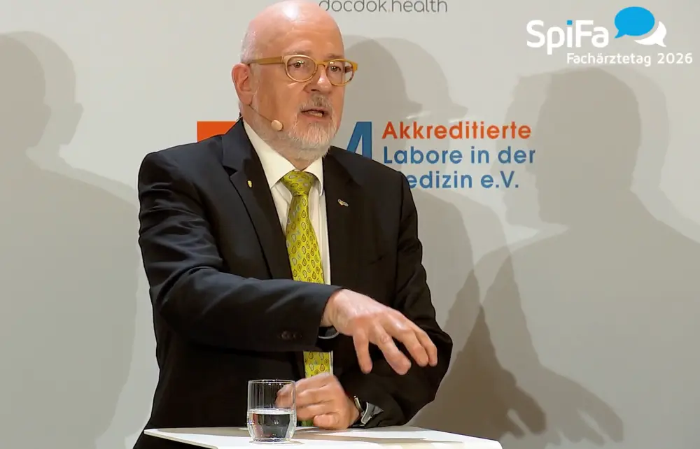 Dr. Dirk Heinrich, Vorstandsvorsitzender des Spitzenverbands Fachärztinnen und Fachärzte Deutschlands e.V., reklamierte die Termin-Hoheit der fachärztlichen Praxen. (Quelle: SpiFa-Streaming)