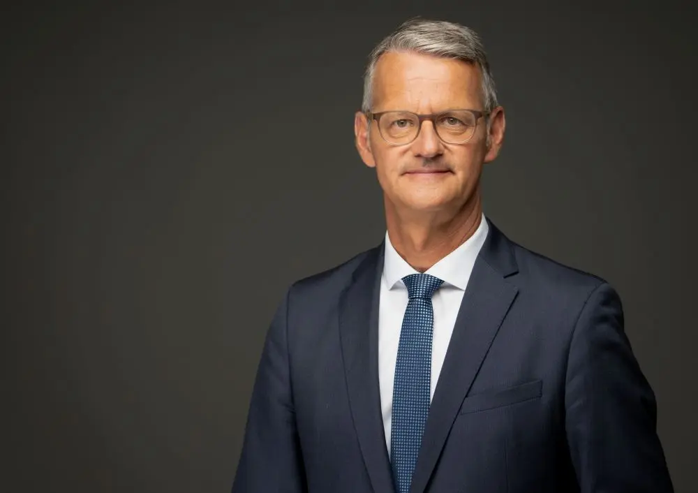 Der Vorstandsvorsitzende der DKG, Dr. Gerald Gaß, will auch AOP- sowie Hybrid-DRG-Eingriffe in SÜV-Einrichtungen erbringen lassen. (Foto: axentis.de/Georg J. Lopata)