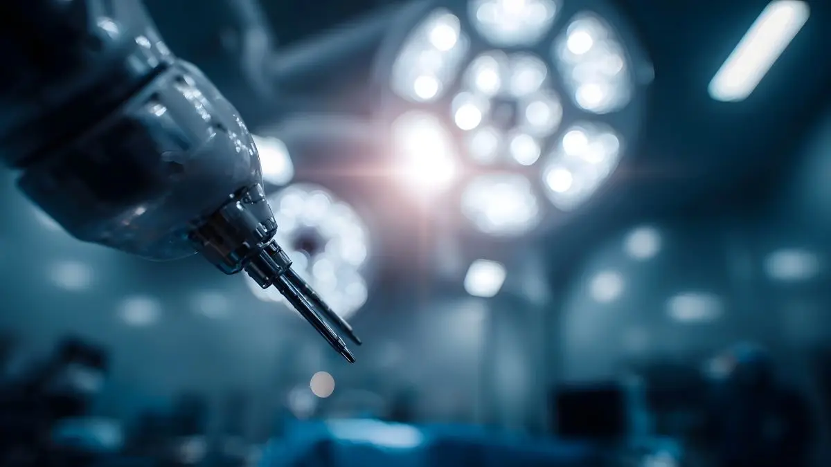 Chirurgischer Roboterarm im Operationssaal – 20 Jahre Roboter-assistierte Eingriffe im St. Antonius-Hospital Gronau