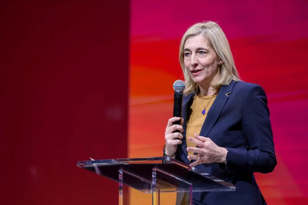 Bundesgesundheitsministerin Nina Warken gab in ihrer Keynote einen Überblick der Digitalprojekte im Gesundheitswesen. (Quelle: DMEA 2026/Messe Berlin)