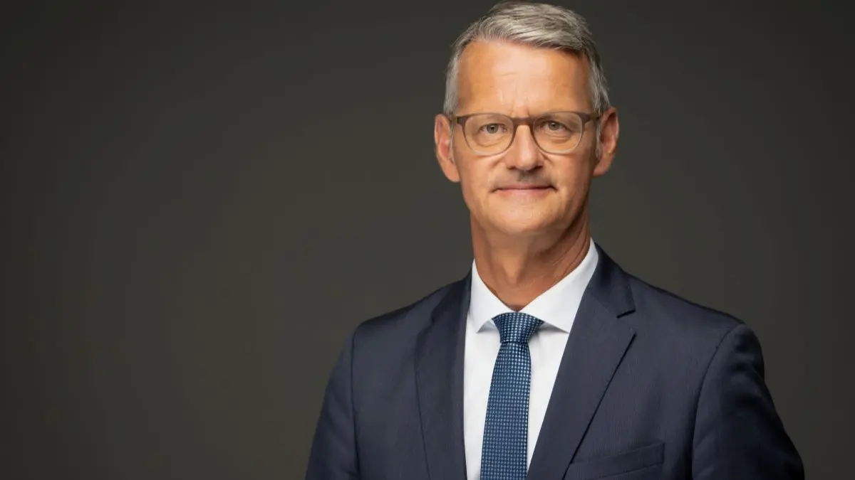 Der DKG-Vorstandsvorsitzende Dr. Gerald Gaß sieht die Krisenfestigkeit der Krankenhäuser aufgrund des GKV-Spargesetzes gefährdet. © DKG/Lopata
