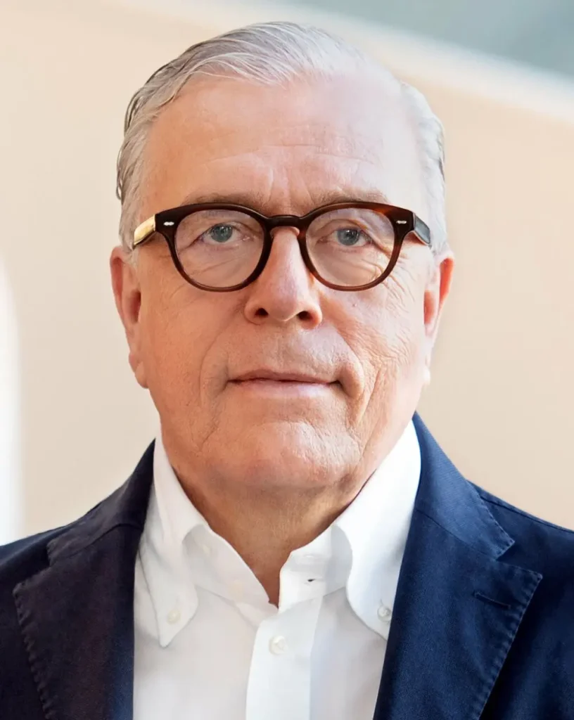 BÄK-Präsident Dr. Klaus Reinhardt kündigt für den 130. Deutschen Ärztetag in Hannover Debatten über die GKV-Finanzreform, die Notfallreform, die Weiterbildungsordnung sowie das Thema Sucht und Drogen an. (© Die Hoffotografen)