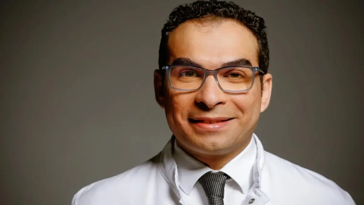 Dr. Ibrahim El-Battrawy, Arbeitsgruppenleiter für zelluläre und translationale Physiologie an der Ruhr-Universität Bochum, erforscht erbliche Herzrhythmusstörungen wie das Short-QT-Syndrom