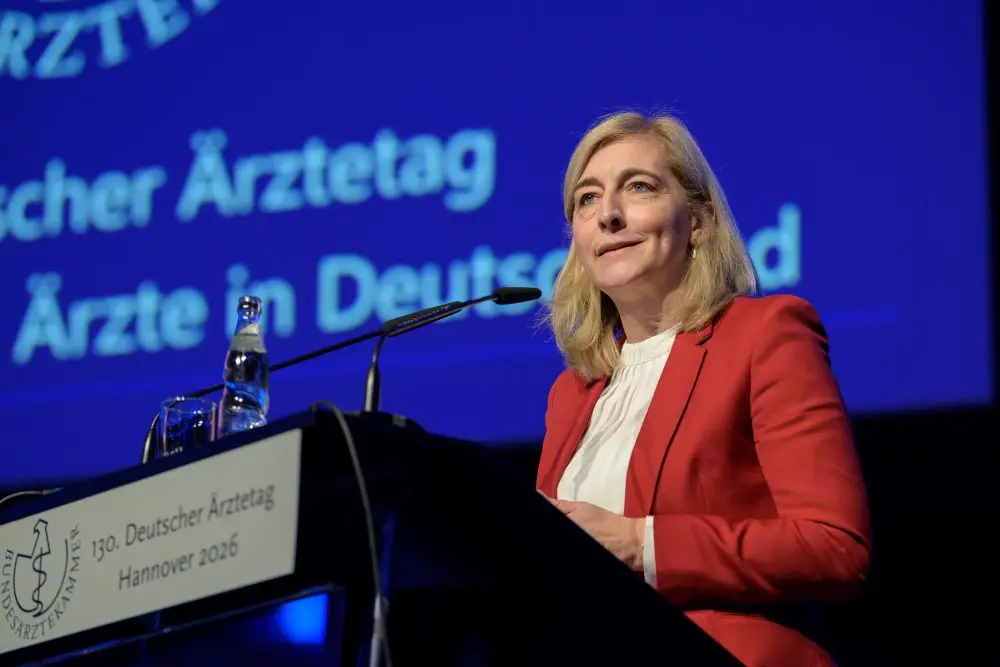 Bundesgesundheitsministerin Nina Warken äußerte Verständnis angesichts der Zumutungen der GKV-Reform, blieb aber in der Sache hart. © Christian Glawe-Griebel/hellwood.com