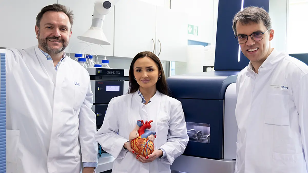 Dr. Christof Lenz, Dr. Aiste Liutkute und Prof. Dr. Niels Voigt (v.l.n.r.) im Labor der Universitätsmedizin Göttingen – Forschungsteam der Vorhofflimmern-Studie