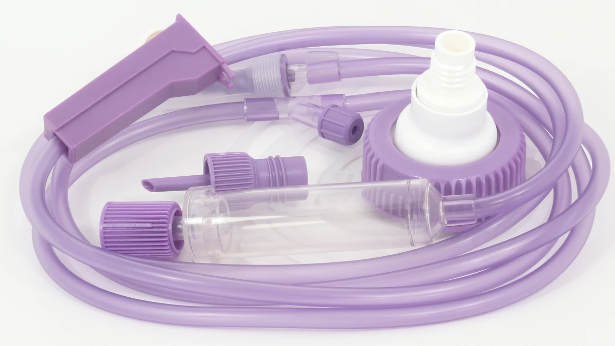 Lila Ernährungssonden-Set mit Schlauch, Konnektoren und Spritze für nasogastrale oder Gastrostomie-Sonde