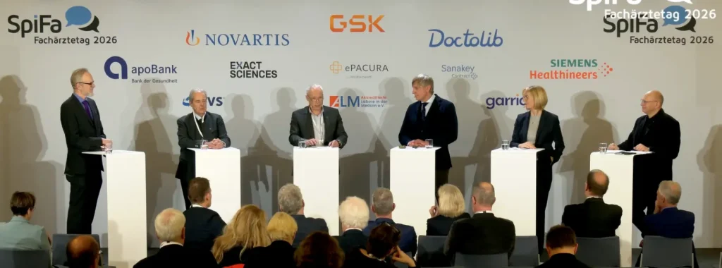 Über die Zukunft der Belegärzte diskutierten Dr. Helmut Weinhart (2.v.l.), stellvertretender Vorsitzender des Spitzenverbands Fachärztinnen und Fachärzte (SpiFa), Dr. Peter Kollenbach (3.v.l.), Vizepräsident des Berufsverbands der Deutschen Urologie (BvDU), Dr. Ryszard van Rhee (4.v.l.), Vorsitzender des Bundesverbands der Belegärzte und Belegkrankenhäuser e.V. (BdB), Dr. Susanne Johna (5.v.l.), Vorsitzende des Marburger Bunds (MB) und Dr. Peter Heinz (6.v.l.), stellvertretender Vorstandsvorsitzender der Kassenärztlichen Vereinigung Bayerns (KVB) auf dem Fachärztetag des SpiFa. (©: SpiFa)